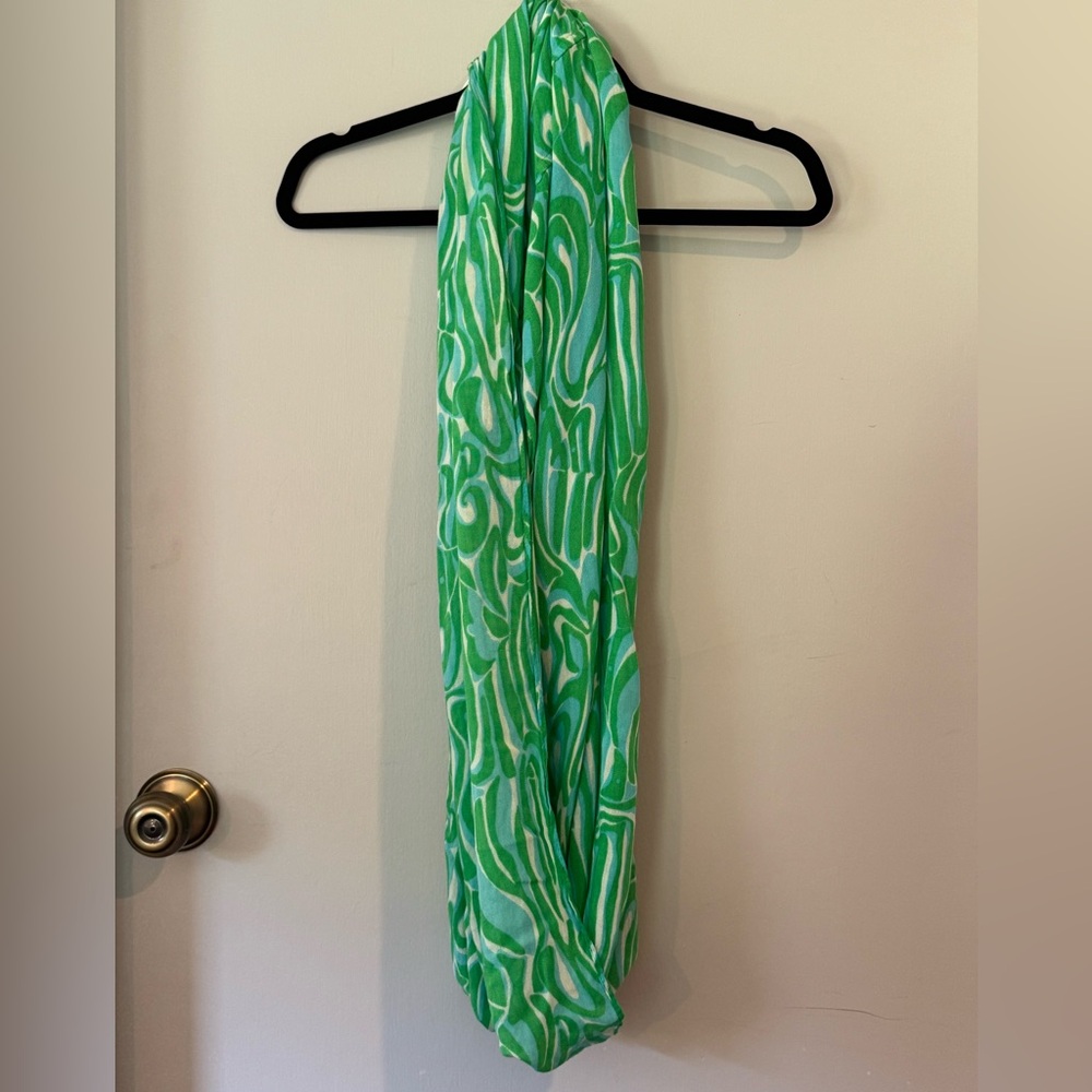 Lilly Pulitzer Green, Blue, & White Swirl Print Infinity Scarf like new